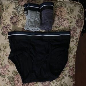 Amazon Essentials Men’s Classic Briefs – 6 Pack – Size Small